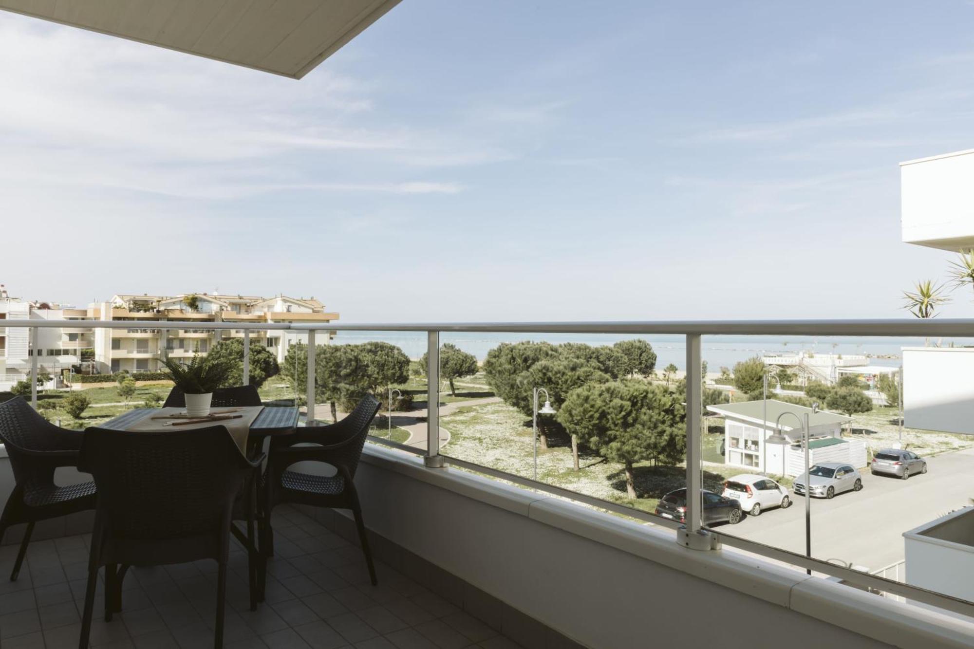Апарт отель Residenze Roscioli Розето-дельи-Абруцци Экстерьер фото